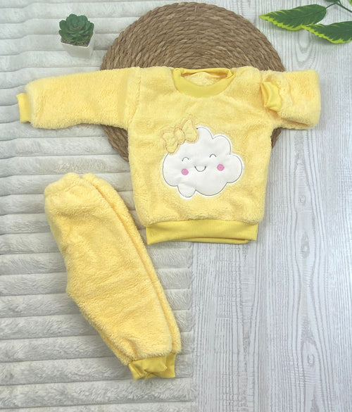 بيجامه فرو بناتي خامه روعه مبطن من الداخل رسمة سحابه😍🤍