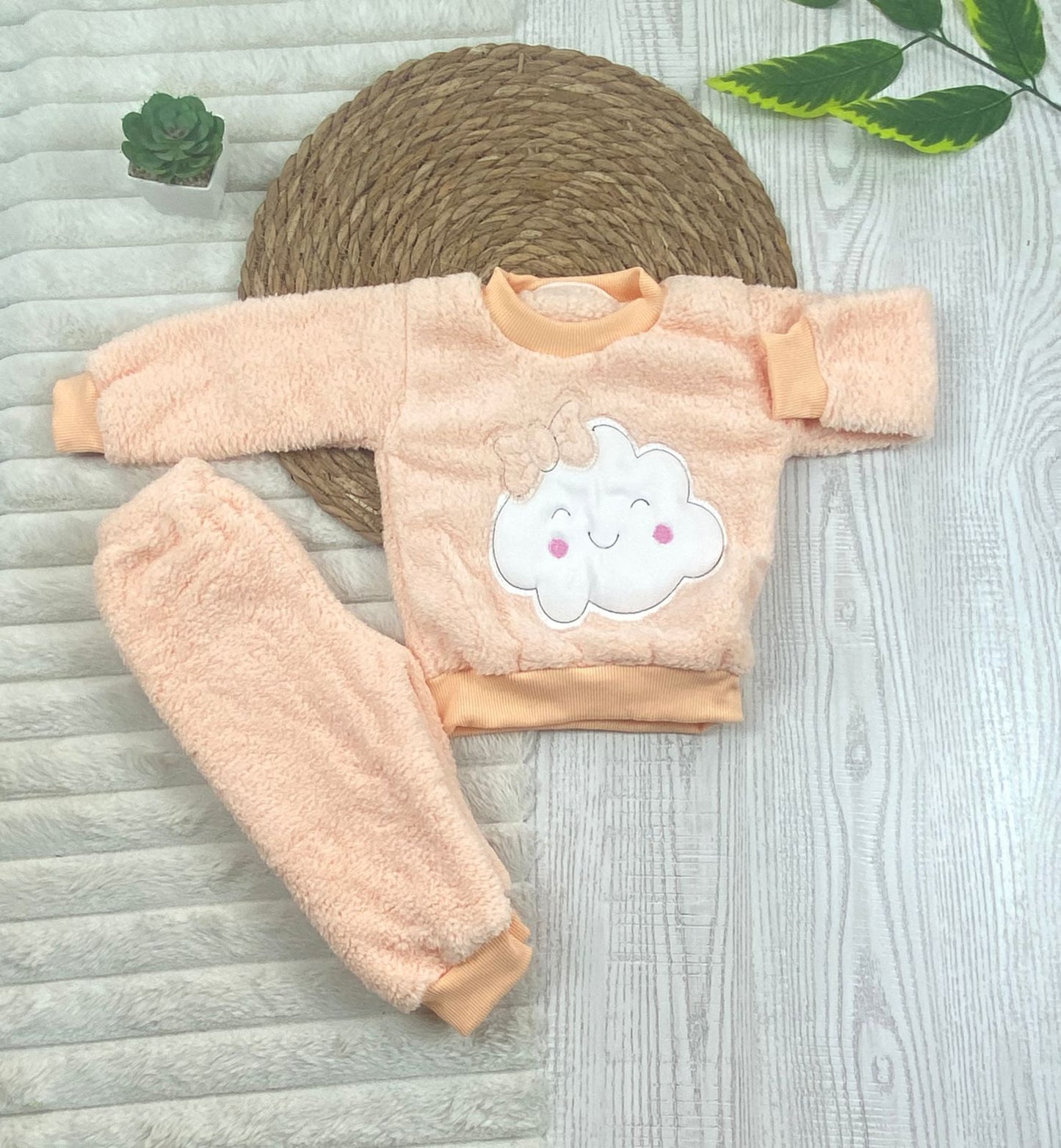 بيجامه فرو بناتي خامه روعه مبطن من الداخل رسمة سحابه😍🤍