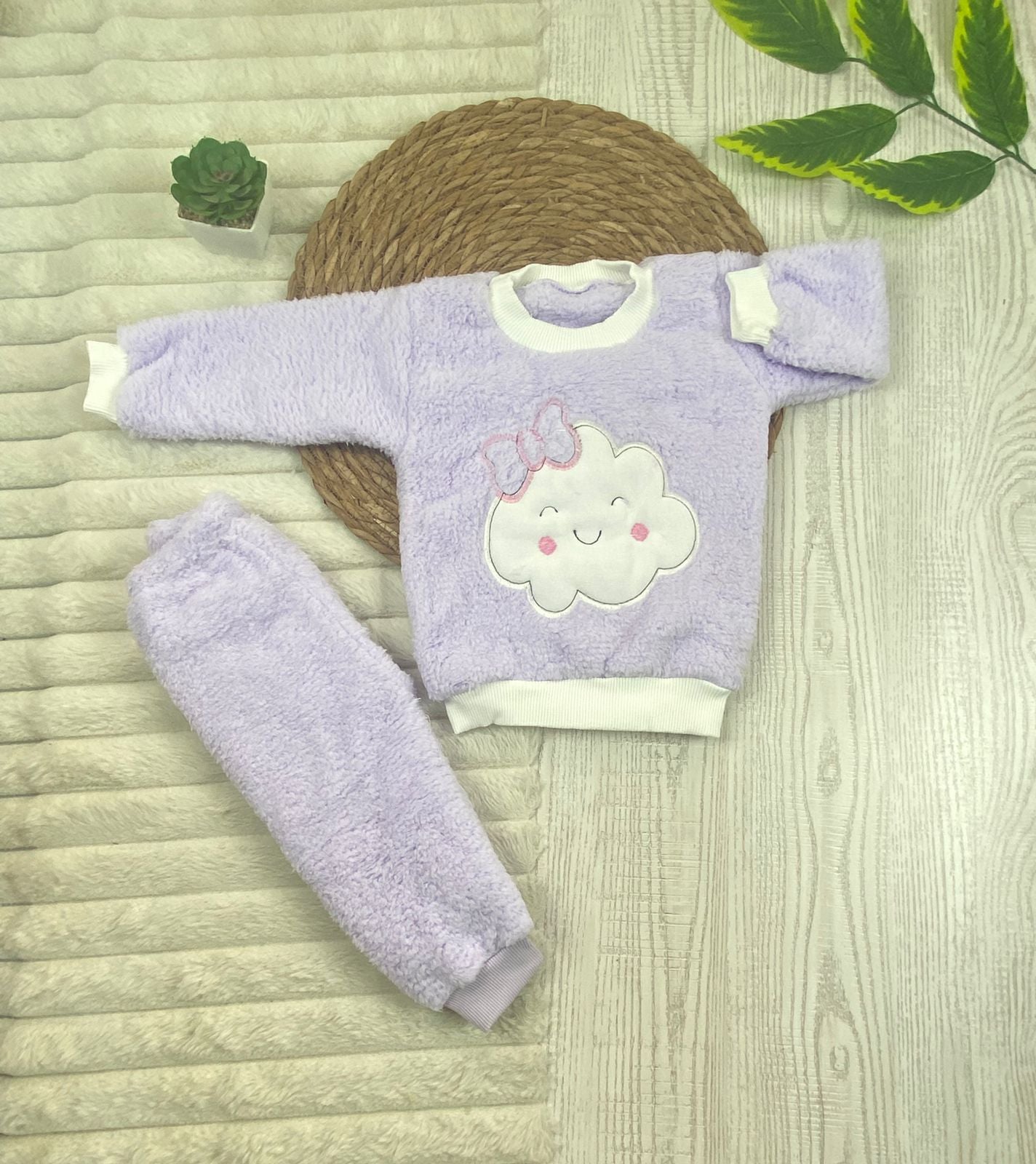 بيجامه فرو بناتي خامه روعه مبطن من الداخل رسمة سحابه😍🤍