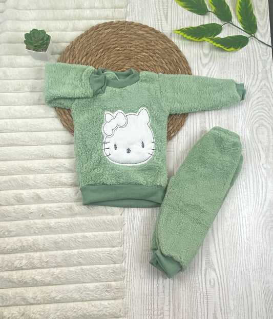 بيجامه فرو بناتي خامه روعه مبطن من الداخل رسمة قطه😍🤍