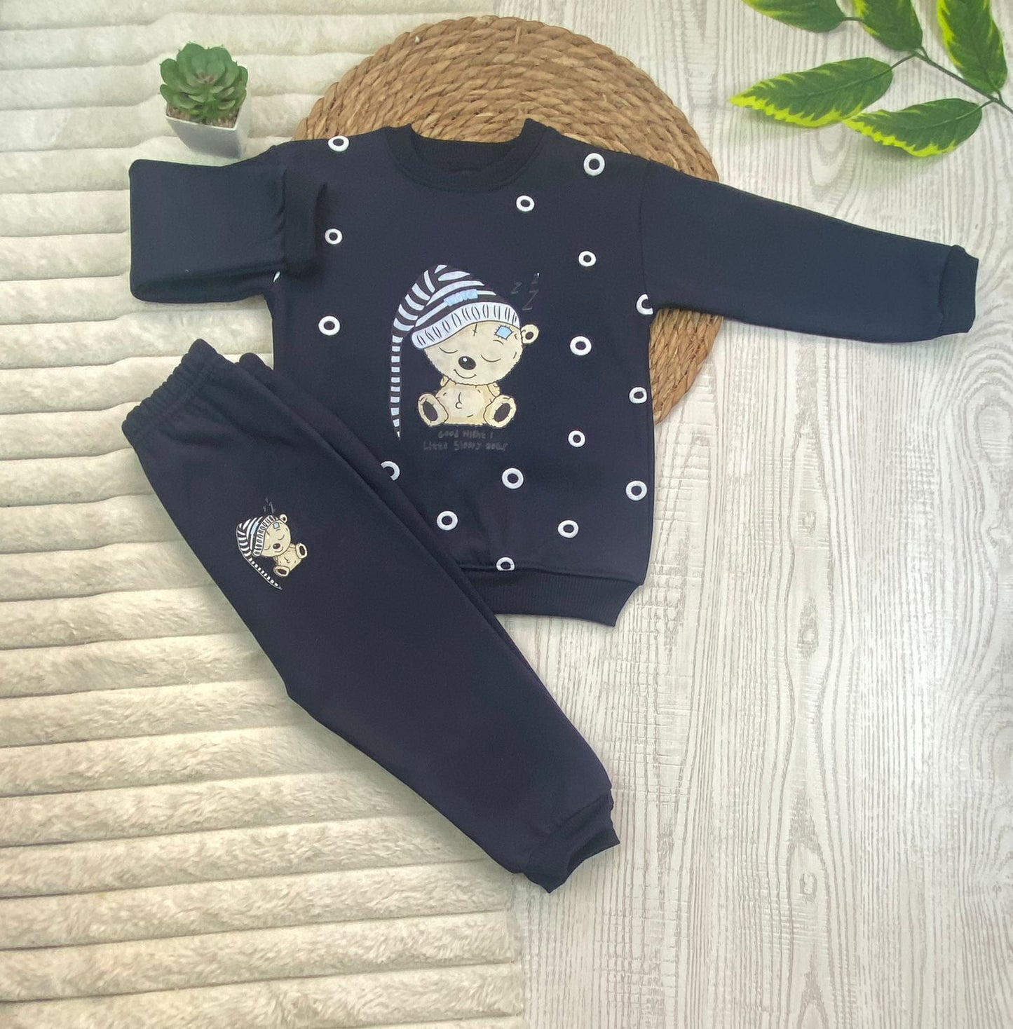 طقم اولادي وبناتي شتوي خامه ميلتون مكون من قطعتين رسمة TNOICH 🤍🤍