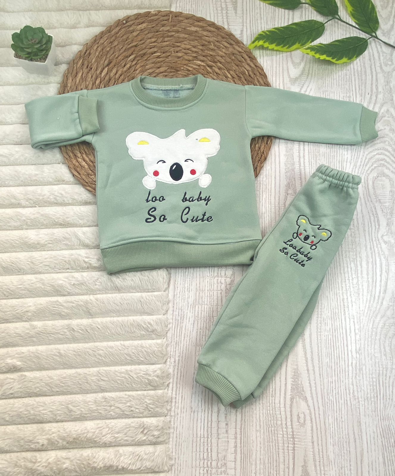 طقم اولادي وبناتي شتوي خامه ميلتون مكون من قطعتين رسمة كسلان 🤍🤍