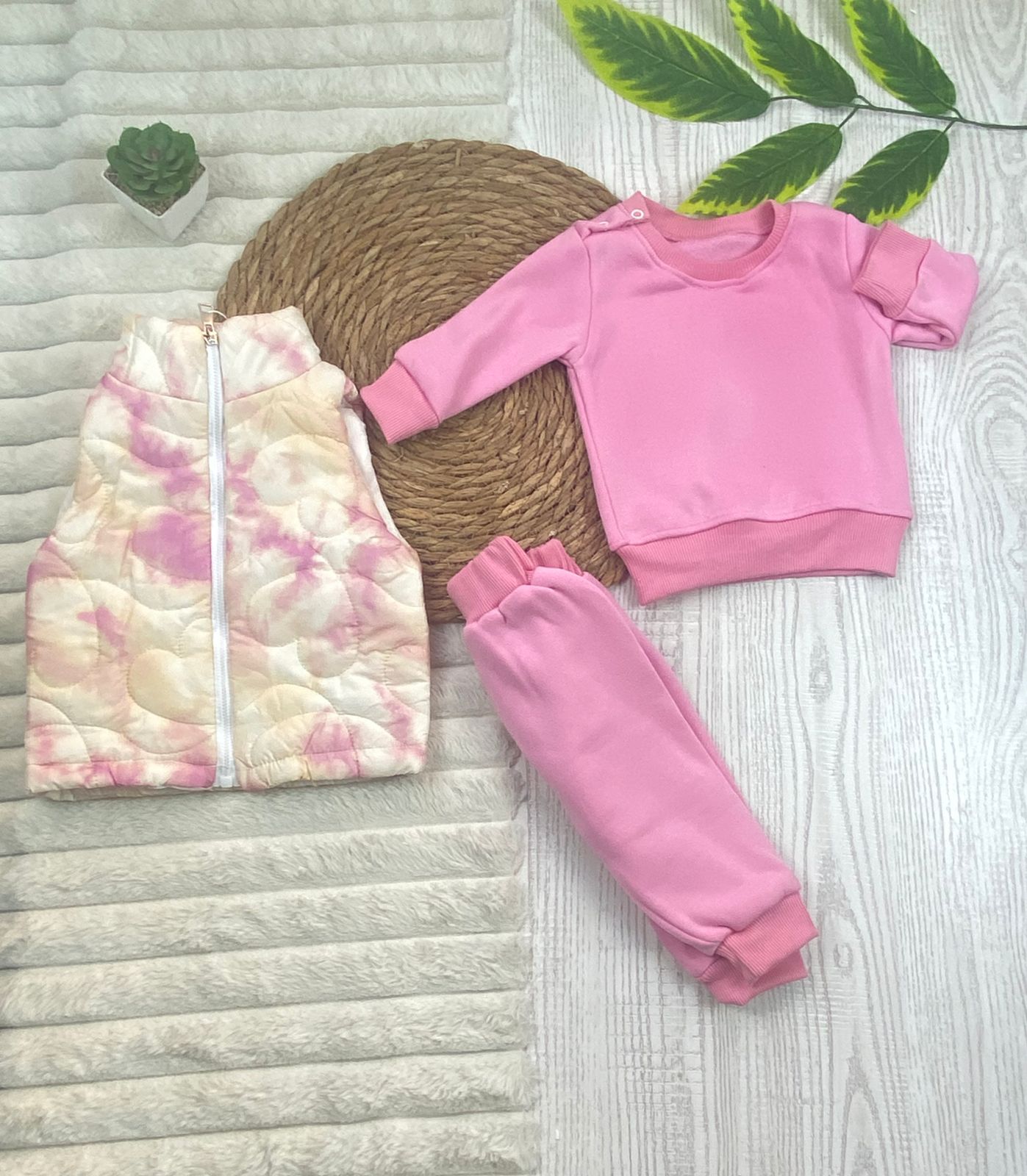 طقم خروجي بناتي مكون من 3 قطع بجاكيت كت وتر برووف مشجر🩷😍