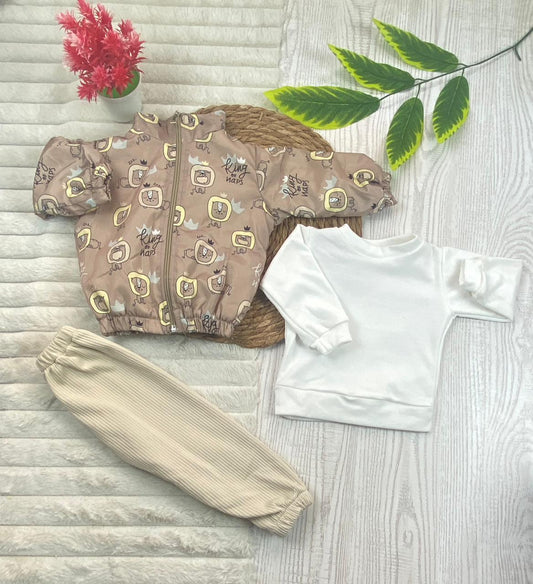 طقم خروجي اولادي وبناتي مكون من 3 قطع بجاكيت وتربووف مبطن من الداخل رسمة اسد 💞❤️