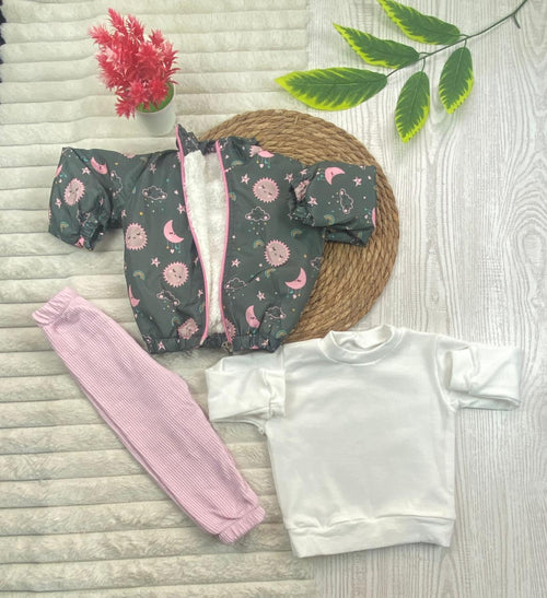 طقم خروجي اولادي وبناتي مكون من 3 قطع بجاكيت وتربووف مبطن من الداخل رسمة هلال 💞❤️