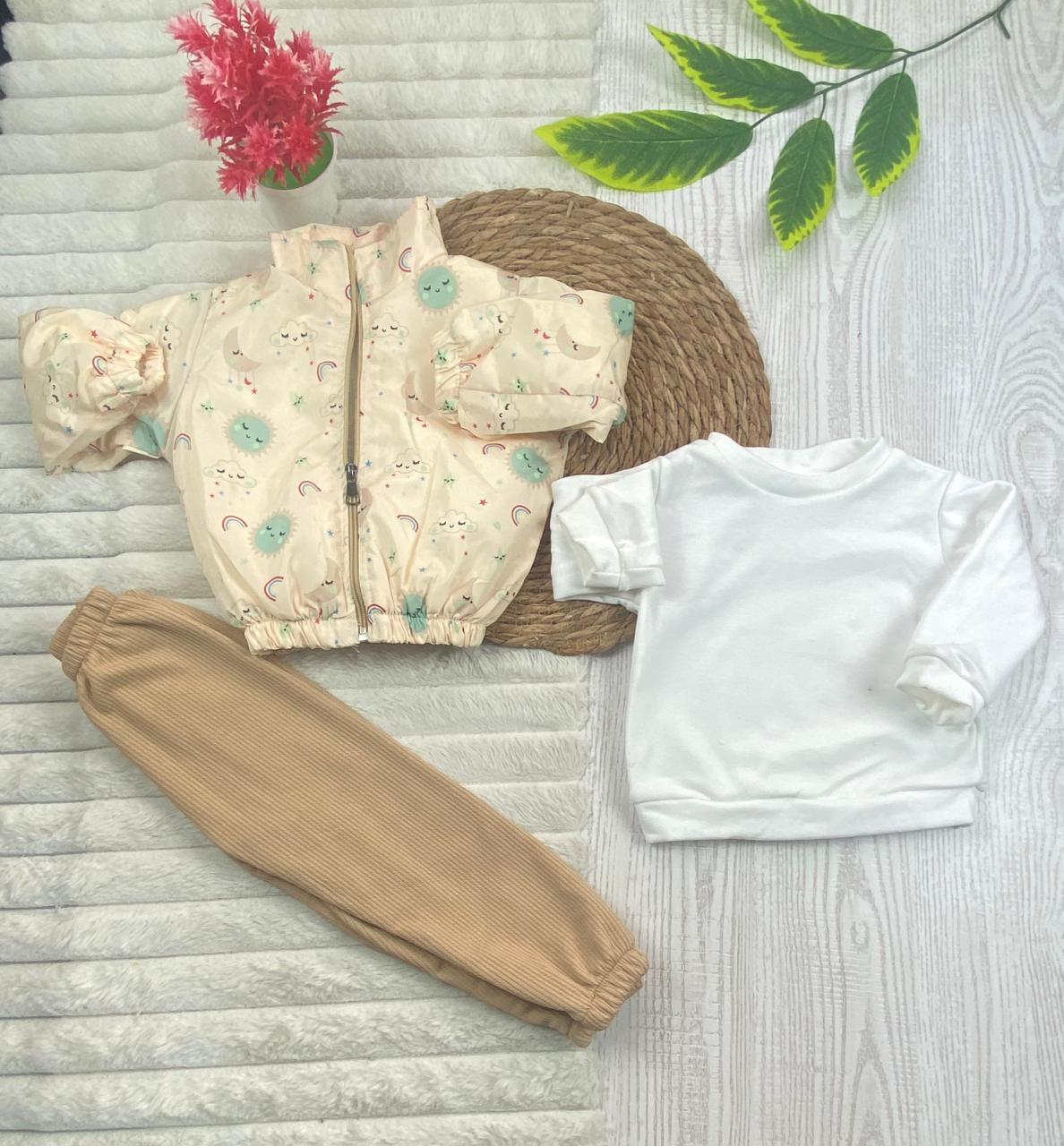 طقم خروجي اولادي وبناتي مكون من 3 قطع بجاكيت وتربووف مبطن من الداخل رسمة هلال 💞❤️