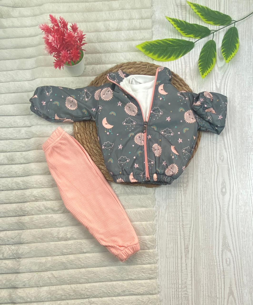 طقم خروجي اولادي وبناتي مكون من 3 قطع بجاكيت وتربووف مبطن من الداخل رسمة هلال 💞❤️