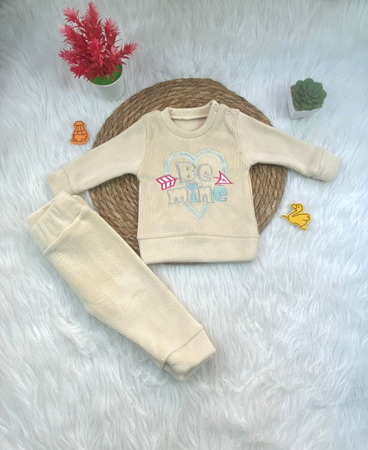 بيجامه قطيفه مسحب بناتي مكونه من قطعتين مبطن من الداخل be mine 🤍🩷