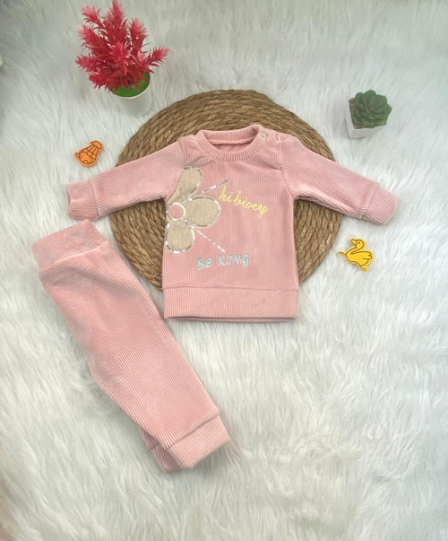 بيجامه قطيفه مسحب بناتي مكونه من قطعتين مبطن من الداخل رسمة وردة 😍😍