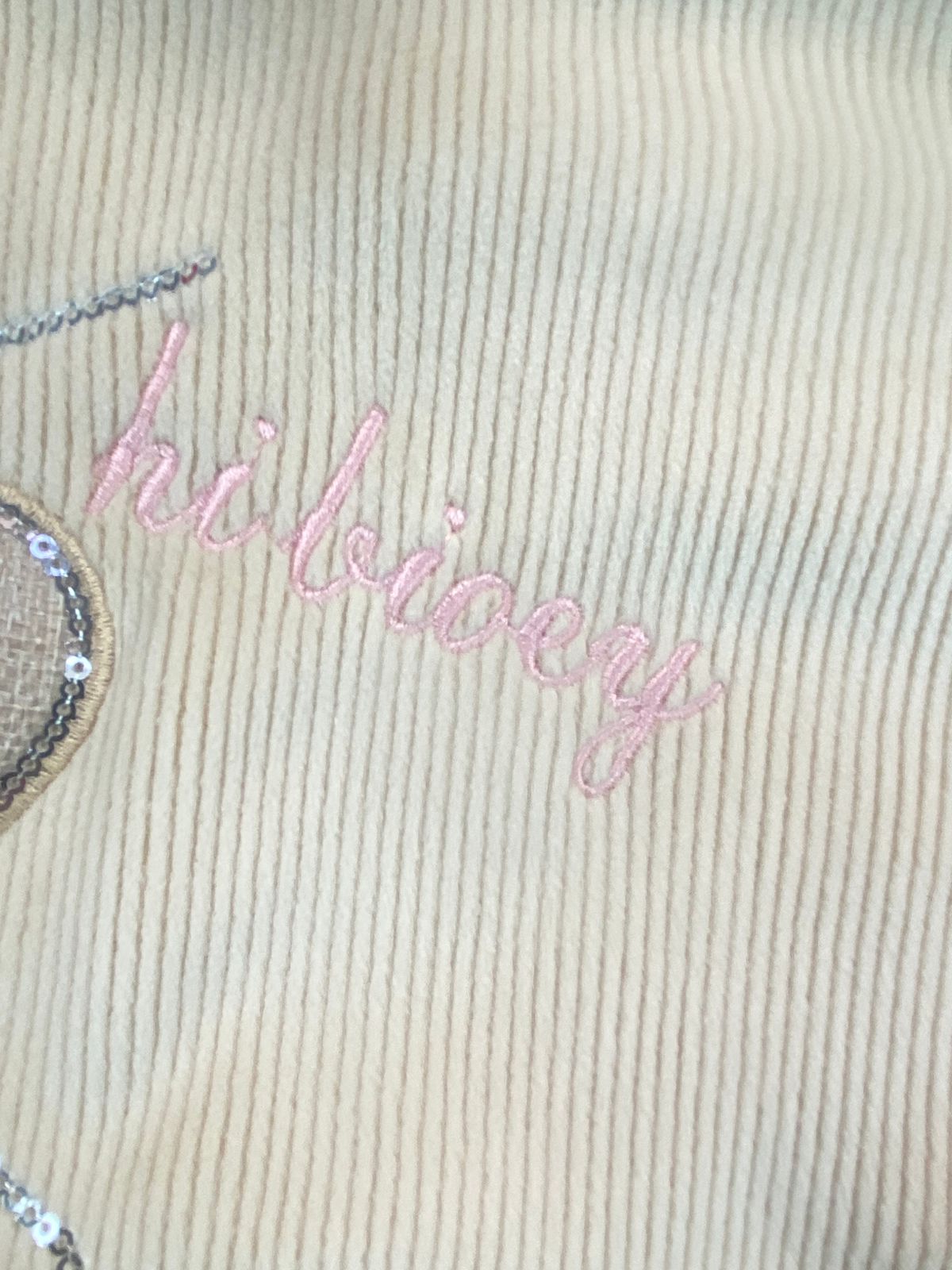 بيجامه قطيفه مسحب بناتي مكونه من قطعتين مبطن من الداخل رسمة وردة 😍😍