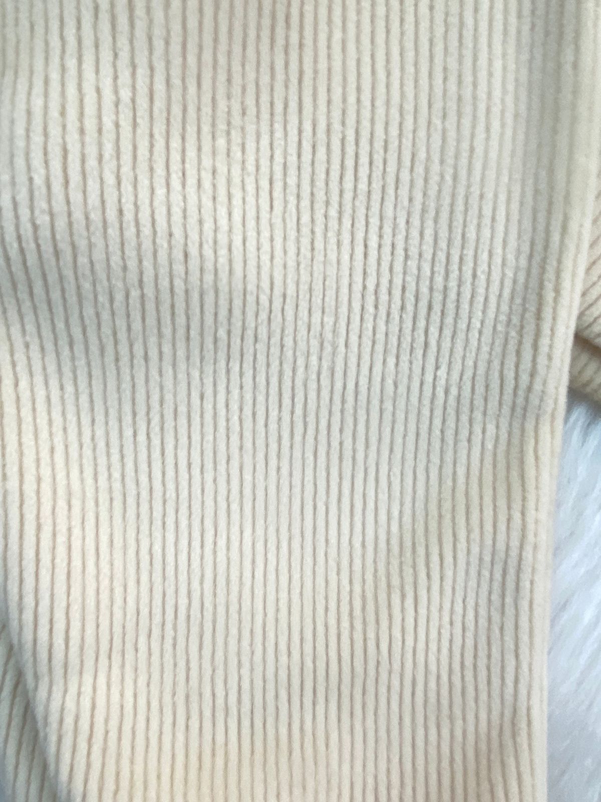 بيجامه قطيفه مسحب بناتي مكونه من قطعتين مبطن من الداخل رسمة وردة 😍😍