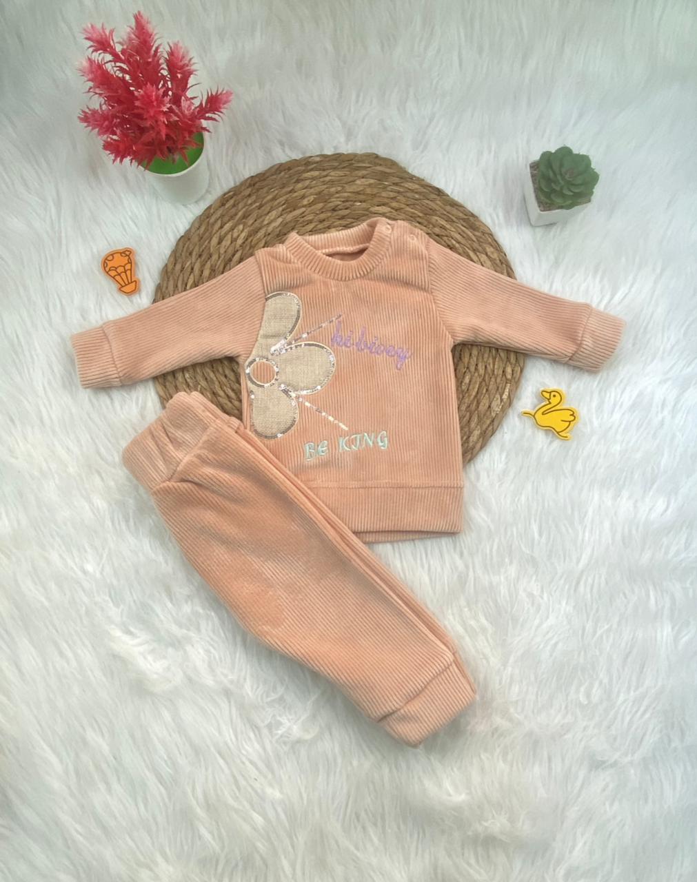 بيجامه قطيفه مسحب بناتي مكونه من قطعتين مبطن من الداخل رسمة وردة 😍😍