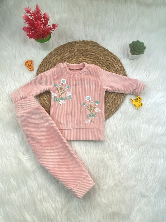 بيجامه قطيفه مسحب بناتي مكونه من قطعتين مبطن من الداخل  رسمة ورود🤍🩷