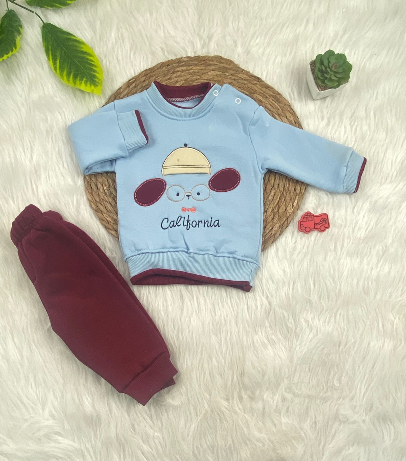 طقم شتوي ميلتون اولادي وبناتي مكون من قطعتين رسمة دب بفيونكه وكاب 🩷🤍