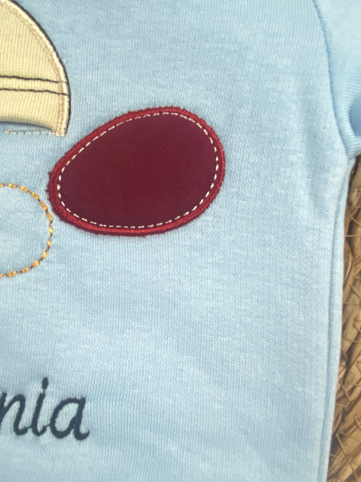 طقم شتوي ميلتون اولادي وبناتي مكون من قطعتين رسمة دب بفيونكه وكاب 🩷🤍