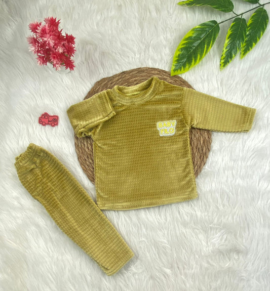 بيجامه قطيفه مسحب اولادي وبناتي مكونه من قطعتين مبطن من الداخل🤍🩷