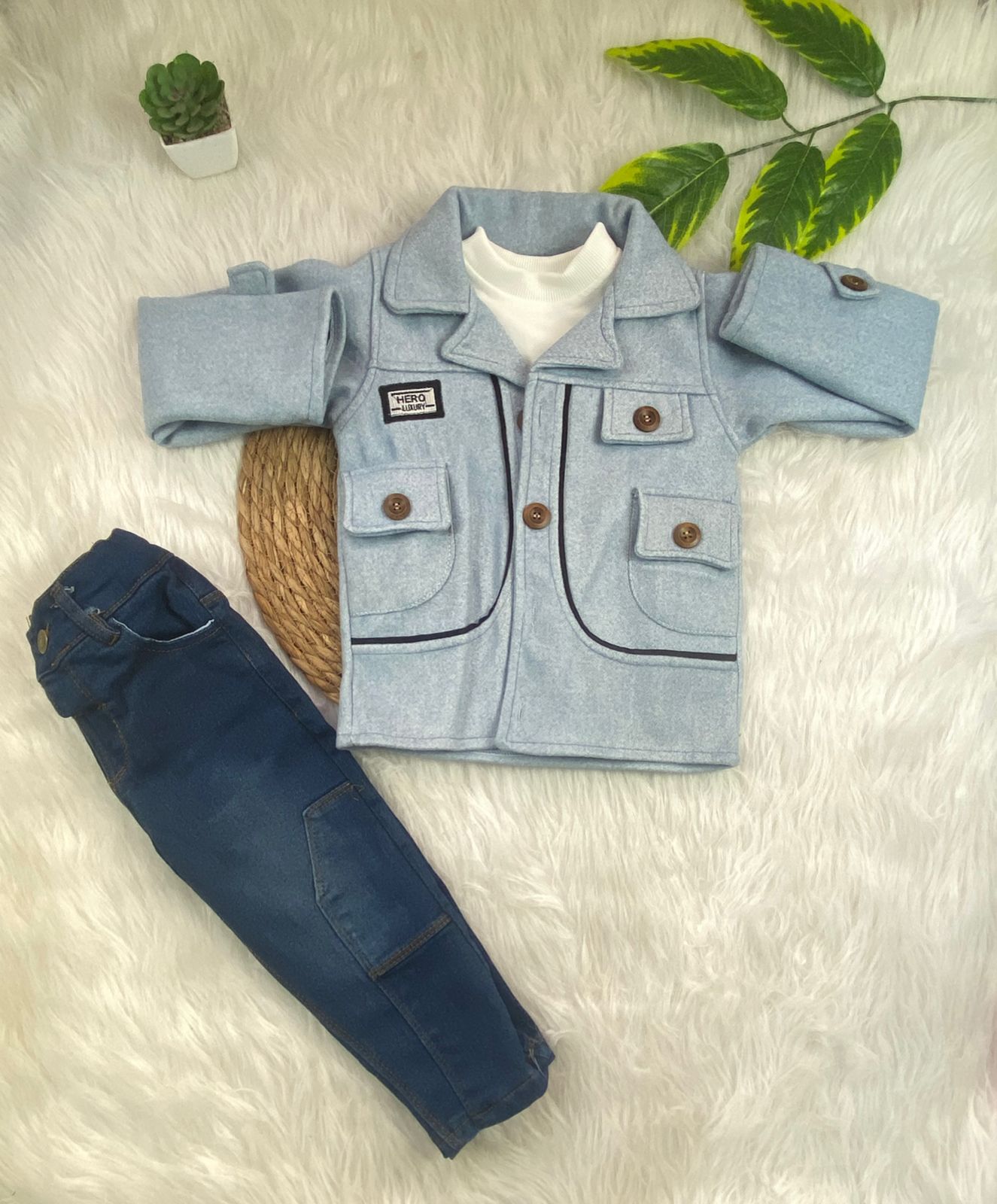 طقم خروج اولادي مكون من 3 قطع بجاكت جوخ خامه تقيله hero luxury🩵🤍