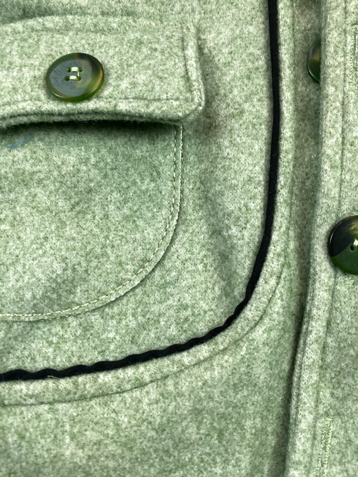 طقم خروج اولادي مكون من 3 قطع بجاكت جوخ خامه تقيله hero luxury🩵🤍