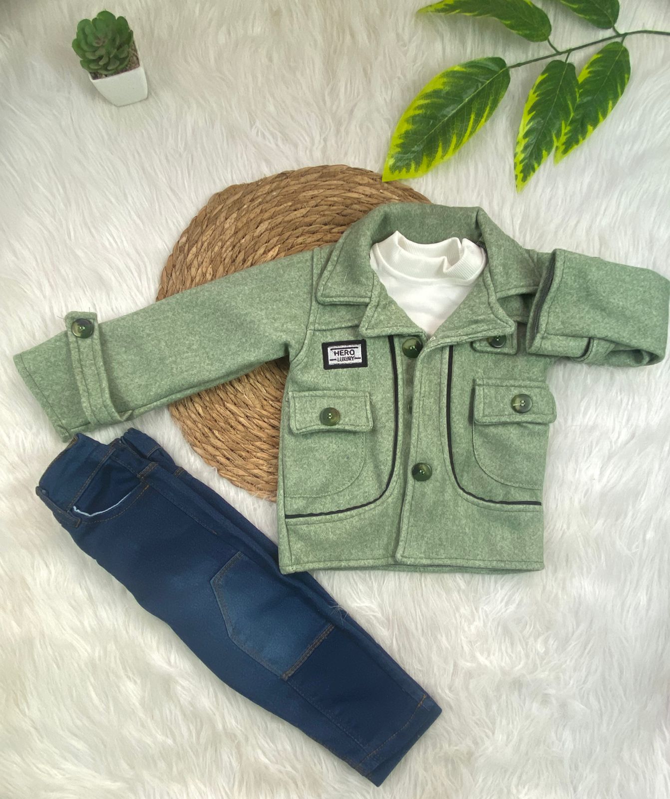 طقم خروج اولادي مكون من 3 قطع بجاكت جوخ خامه تقيله hero luxury🩵🤍