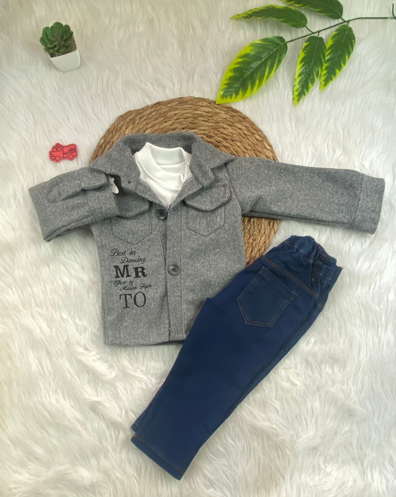 طقم خروج اولادي مكون من 3 قطع بجاكت جوخ خامه تقيله MR TO🩵🤍