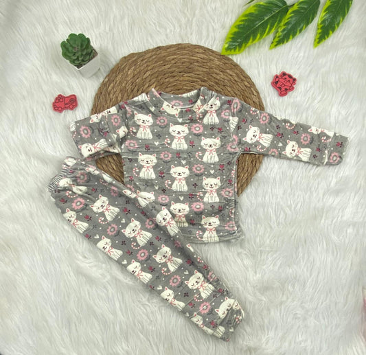 طقم تدفئه اولادي وبناتي خامه قطيفه ناعمه 🤍🤍