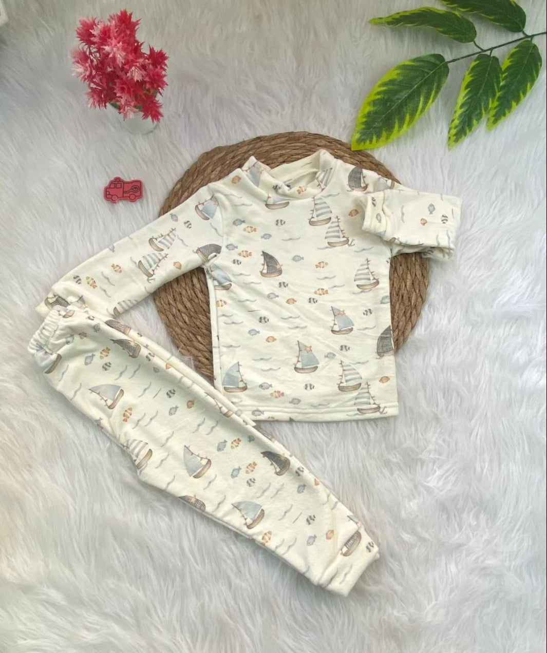 طقم تدفئه بناتي واولادي خامه قطيفه ناعمه مبطن من الداخل  😍💞😍