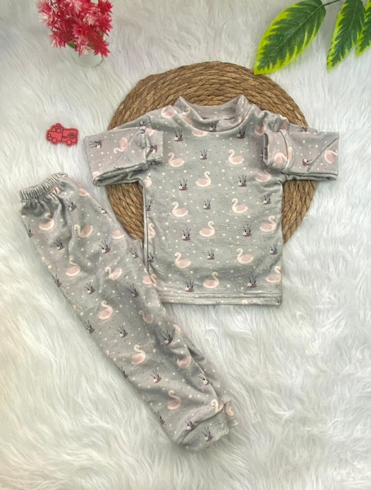 طقم تدفئه بناتي واولادي خامه قطيفه ناعمه مبطن من الداخل  😍❤️