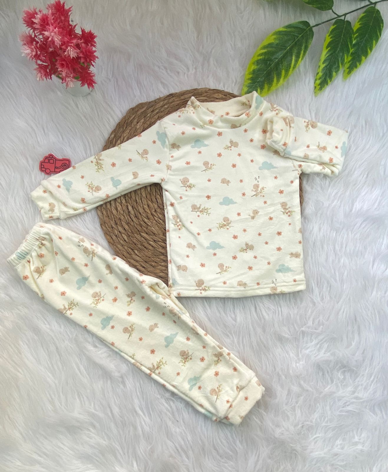 طقم تدفئه بناتي واولادي خامه قطيفه ناعمه مبطن من الداخل  😍❤️