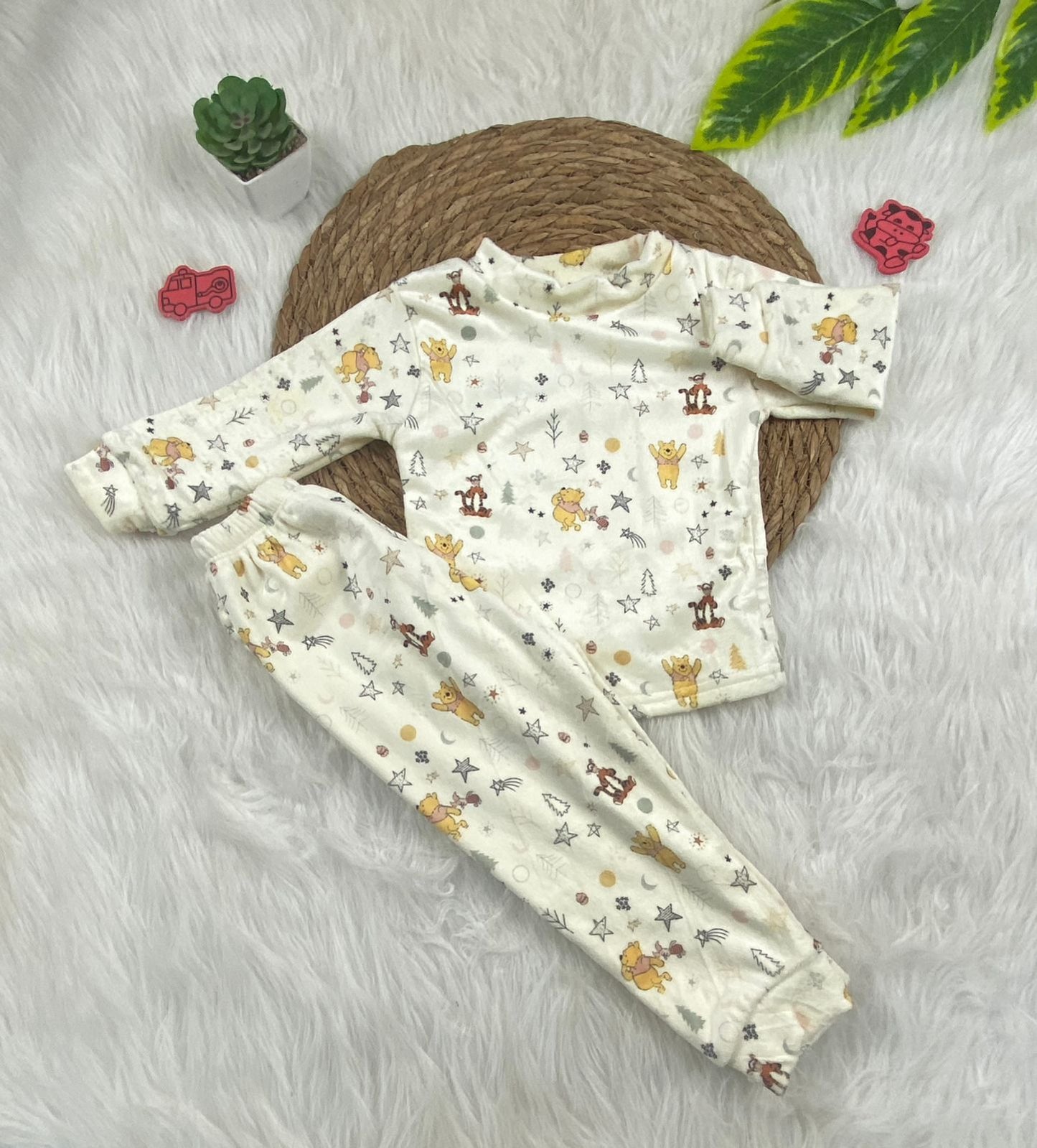 طقم تدفئه بناتي واولادي خامه قطيفه ناعمه مبطن من الداخل  😍💞❤️