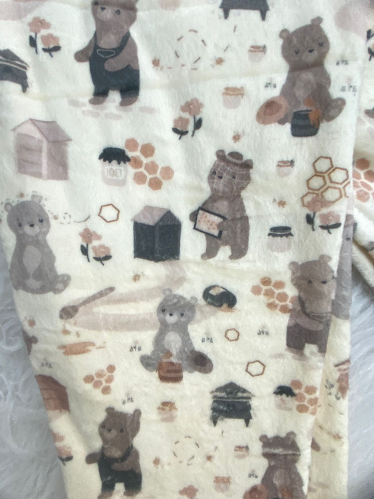 طقم تدفئه بناتي واولادي خامه قطيفه ناعمه مبطن من الداخل  😍💞❤️