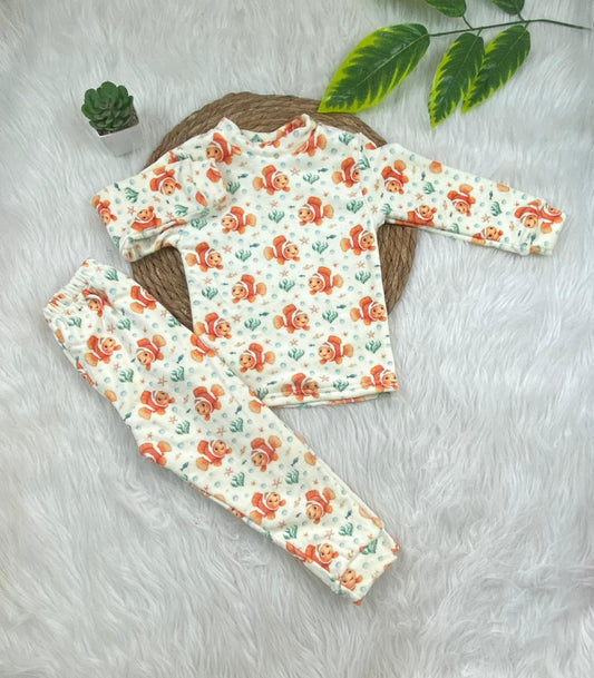 طقم تدفئه بناتي واولادي خامه قطيفه ناعمه مبطن من الداخل  😍💞❤️