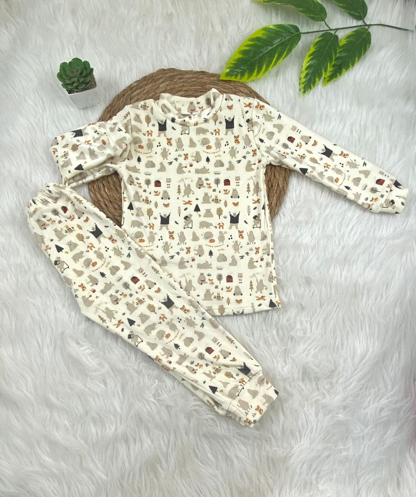 طقم تدفئه بناتي واولادي خامه قطيفه ناعمه مبطن من الداخل  😍💞😍