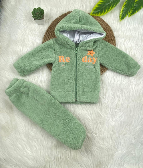 بيجامه فرو اولادي وبناتي مبطنه من الداخل خامه مريحه رسمة نجمه 😍😍