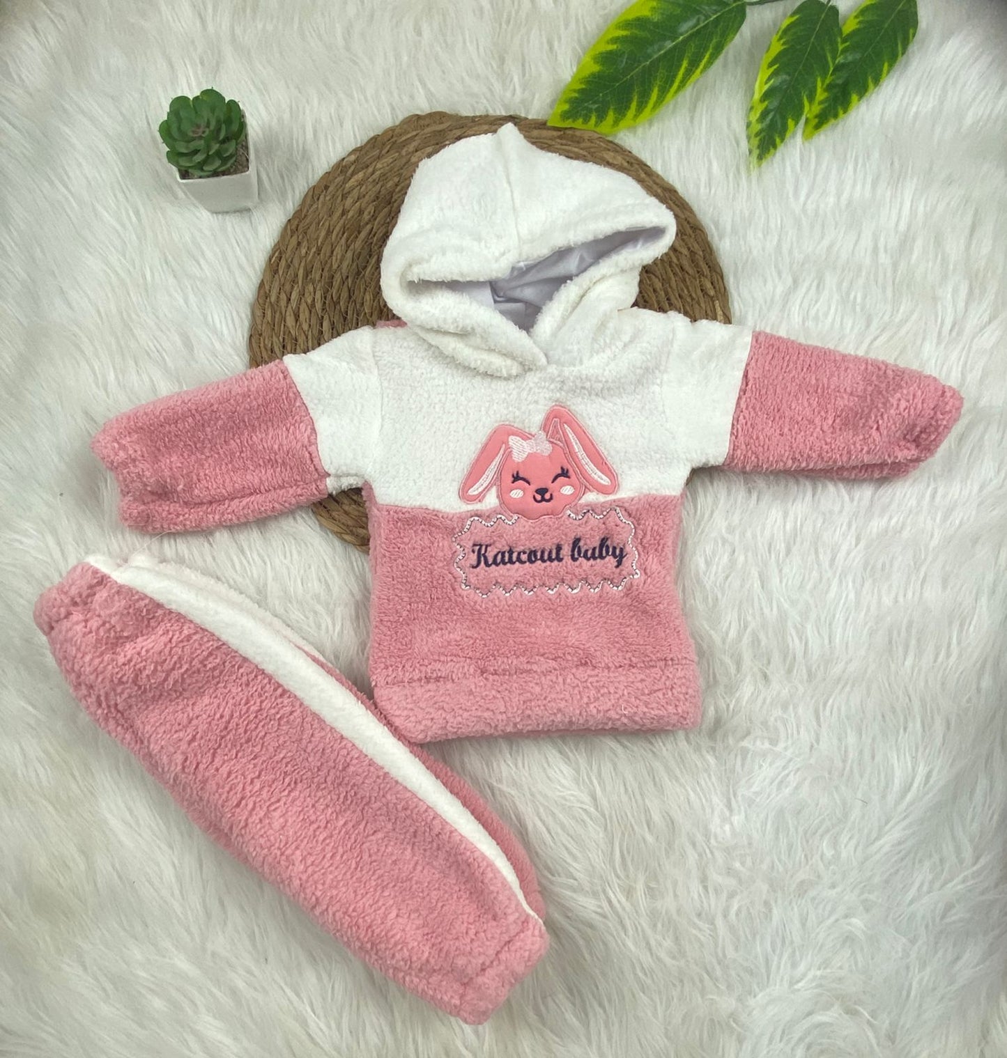 بيجامه فرو اولادي وبناتي مبطنه من الداخل خامه مريحه رسمة ارنب 😍😍