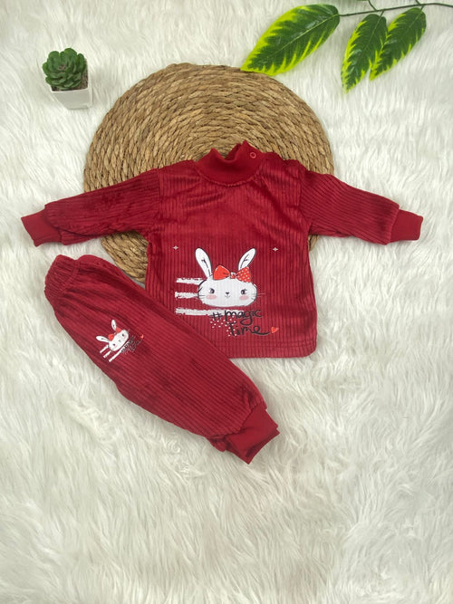 بيجامه قطيفه مسحب اولادي وبناتي مبطنه من الداخل رسمة ارنبه ❤️❤️