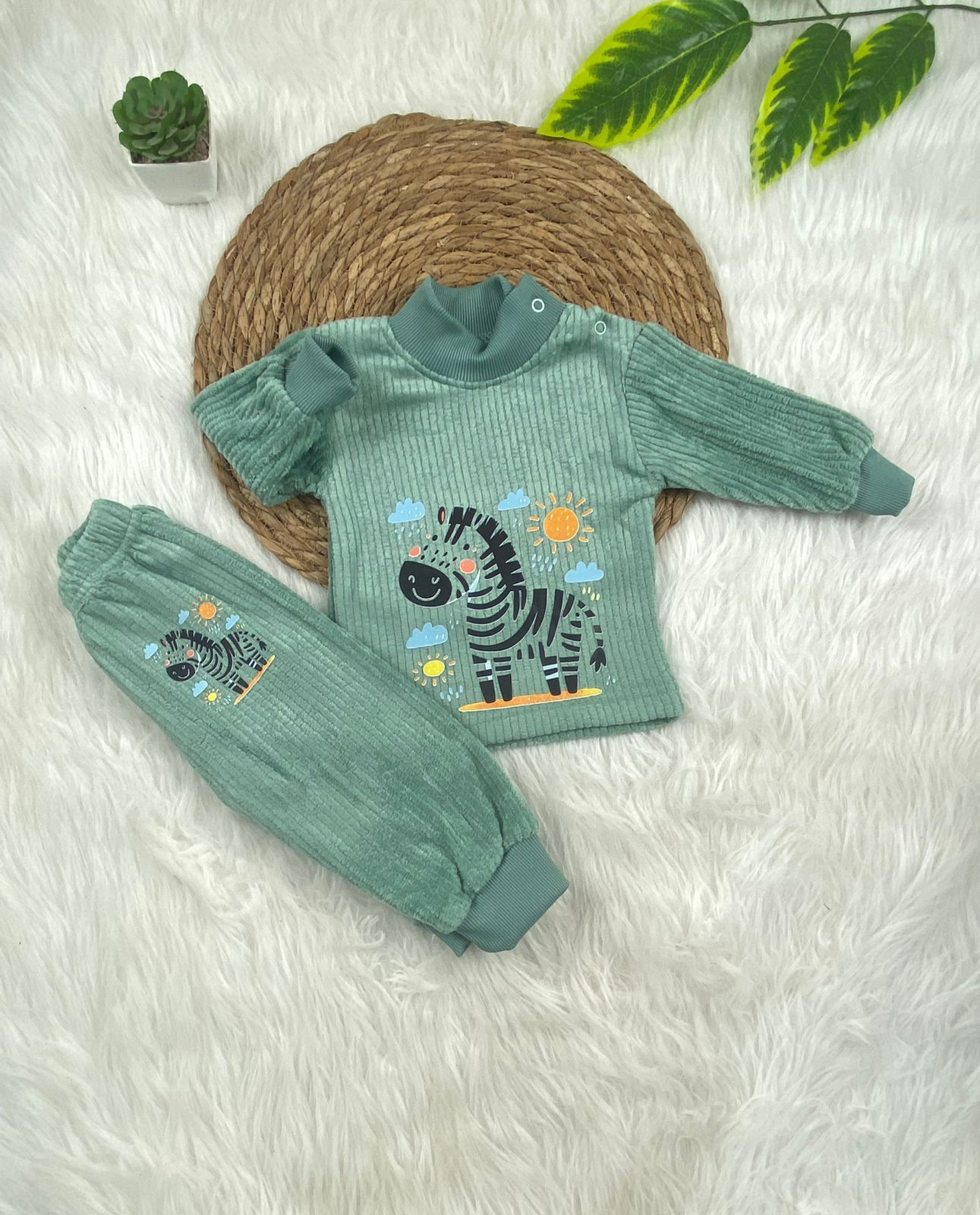 بيجامه قطيفه مسحب اولادي وبناتي مبطنه من الداخل رسمة الحصان ❤️❤️