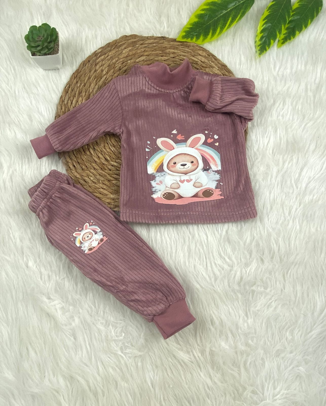 بيجامه قطيفه مسحب بناتي مبطنه من الداخل رسمة ارنب ❤️❤️