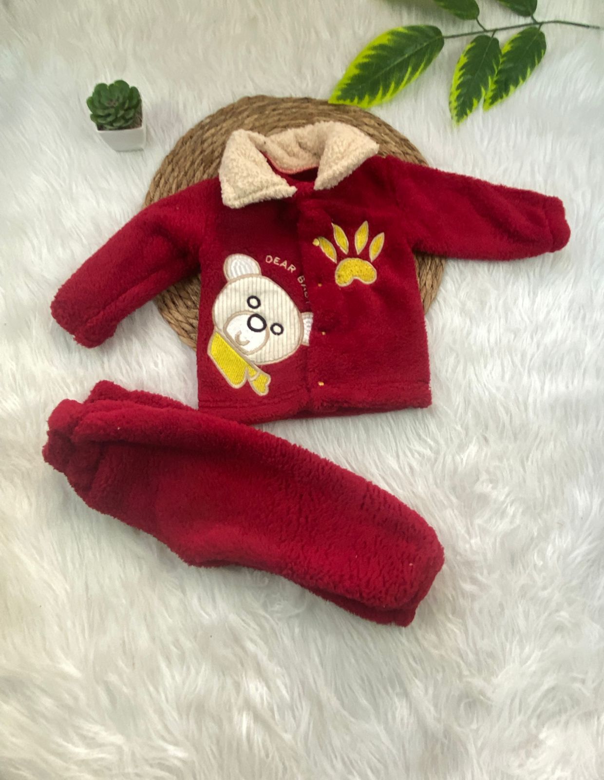 بيجامه فرو اولادي وبناتي مبطنه من الداخل خامه مريحه رسمة الكسلان 😍😍