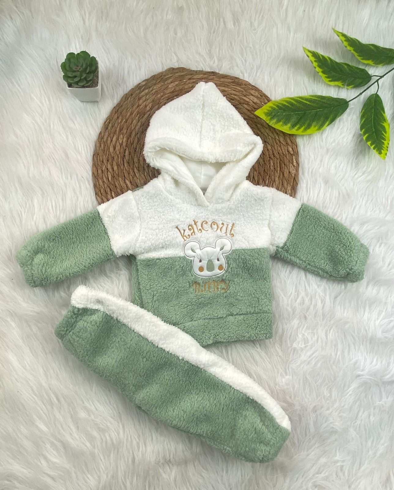 بيجامه فرو اولادي وبناتي مبطنه من الداخل خامه مريحه katcout 😍😍