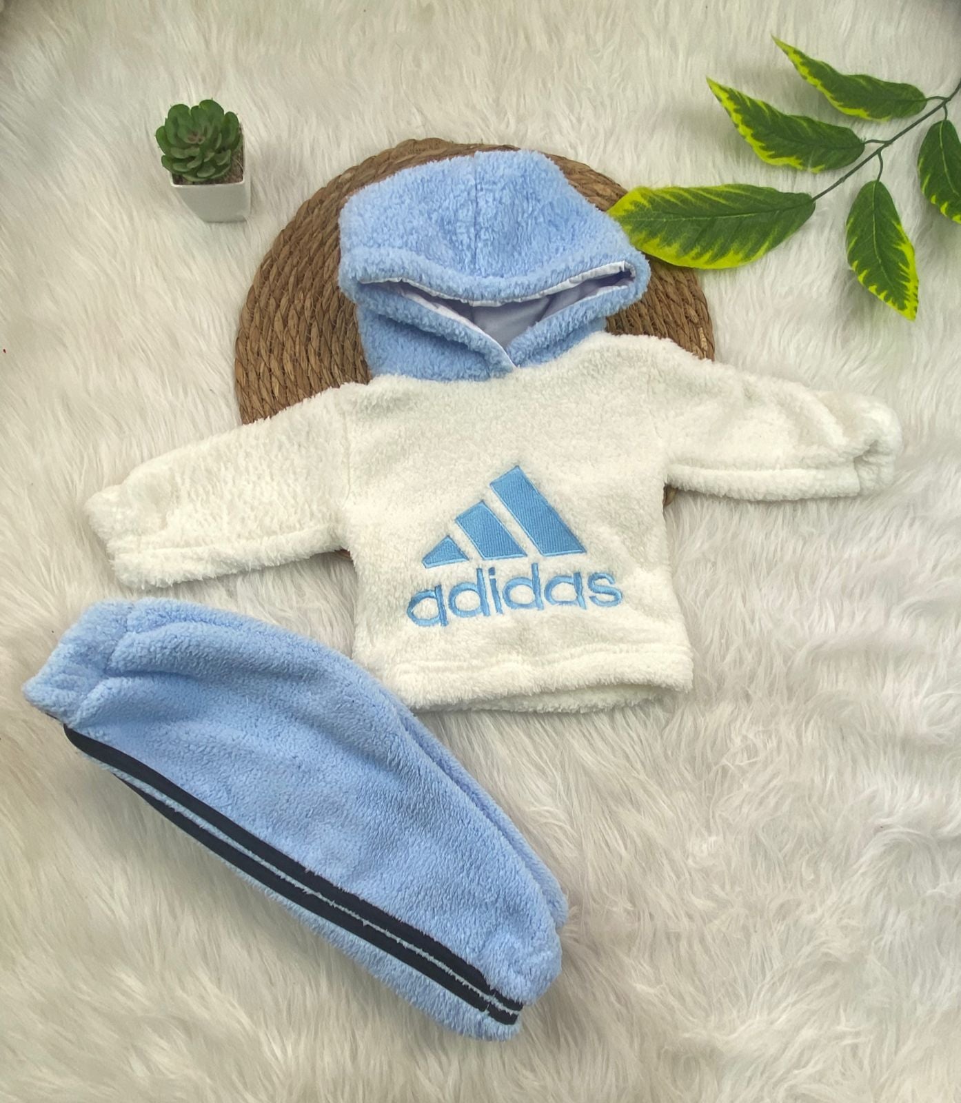 بيجامه فرو اولادي وبناتي مبطنه من الداخل خامه مريحه adidas😍😍