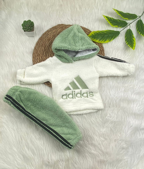 بيجامه فرو اولادي وبناتي مبطنه من الداخل خامه مريحه adidas😍😍