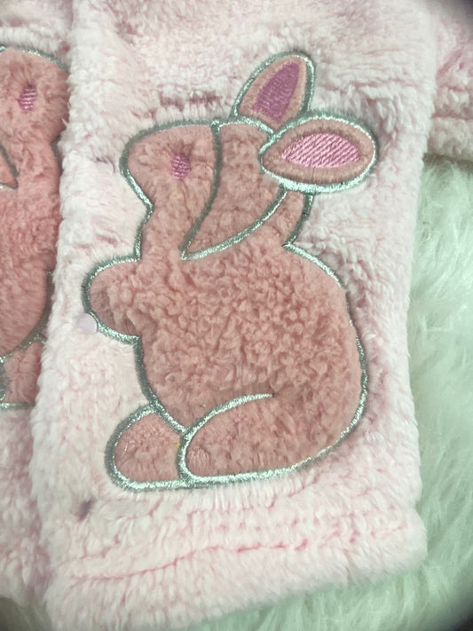 بيجامه فرو اولادي وبناتي مبطنه من الداخل خامه مريحه رسمة ارنبين 😍😍