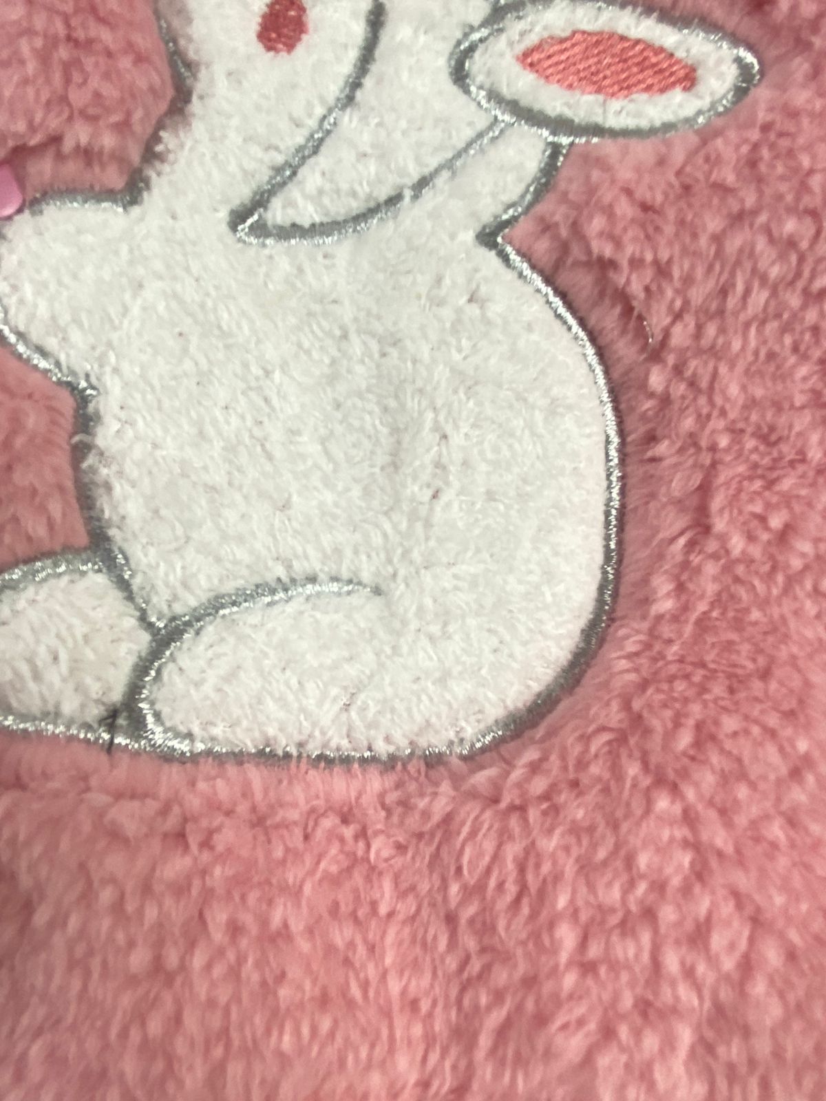 بيجامه فرو اولادي وبناتي مبطنه من الداخل خامه مريحه رسمة ارنبين 😍😍