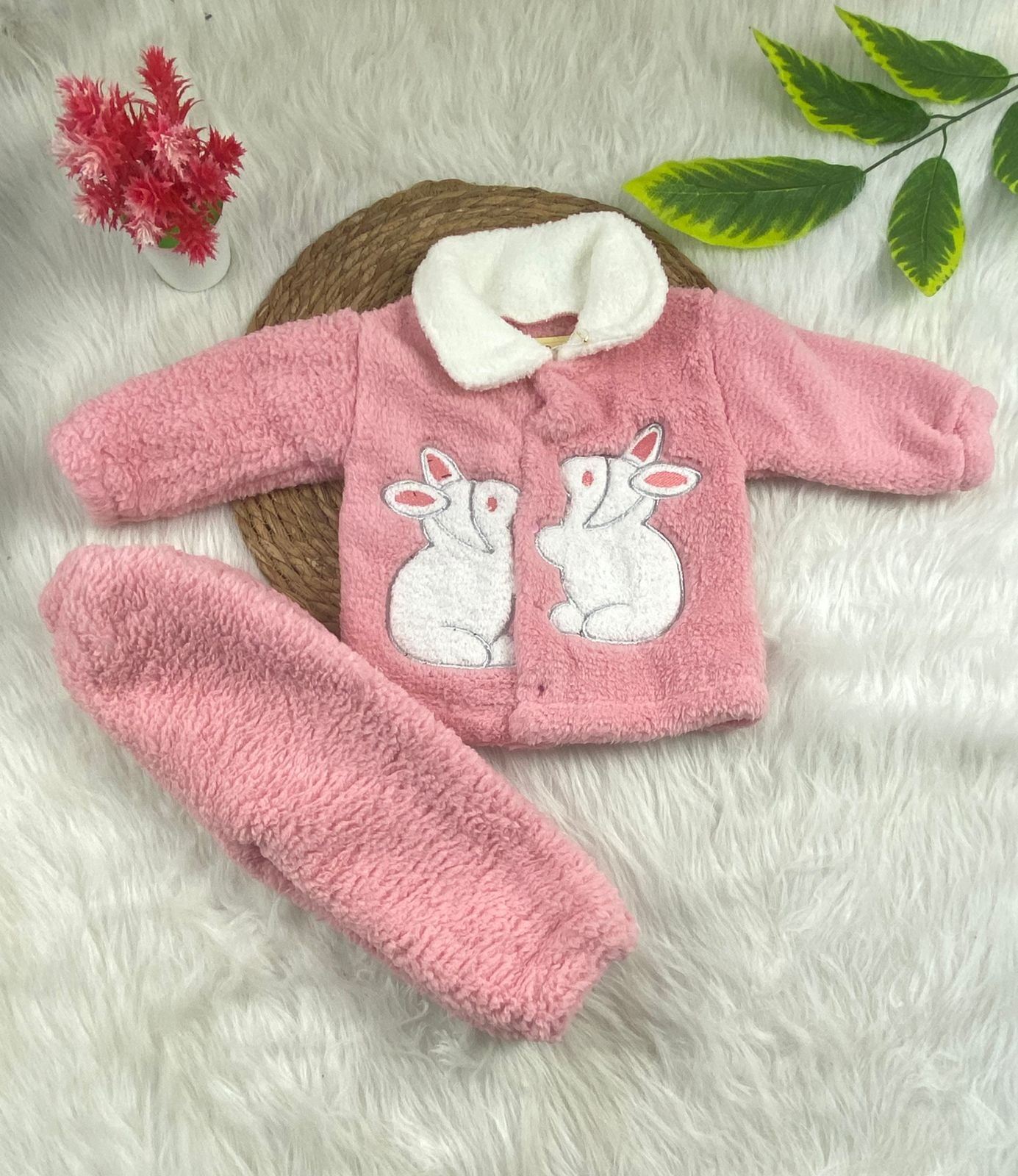 بيجامه فرو اولادي وبناتي مبطنه من الداخل خامه مريحه رسمة ارنبين 😍😍