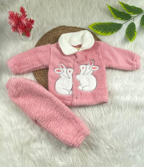 بيجامه فرو اولادي وبناتي مبطنه من الداخل خامه مريحه رسمة ارنبين 😍😍