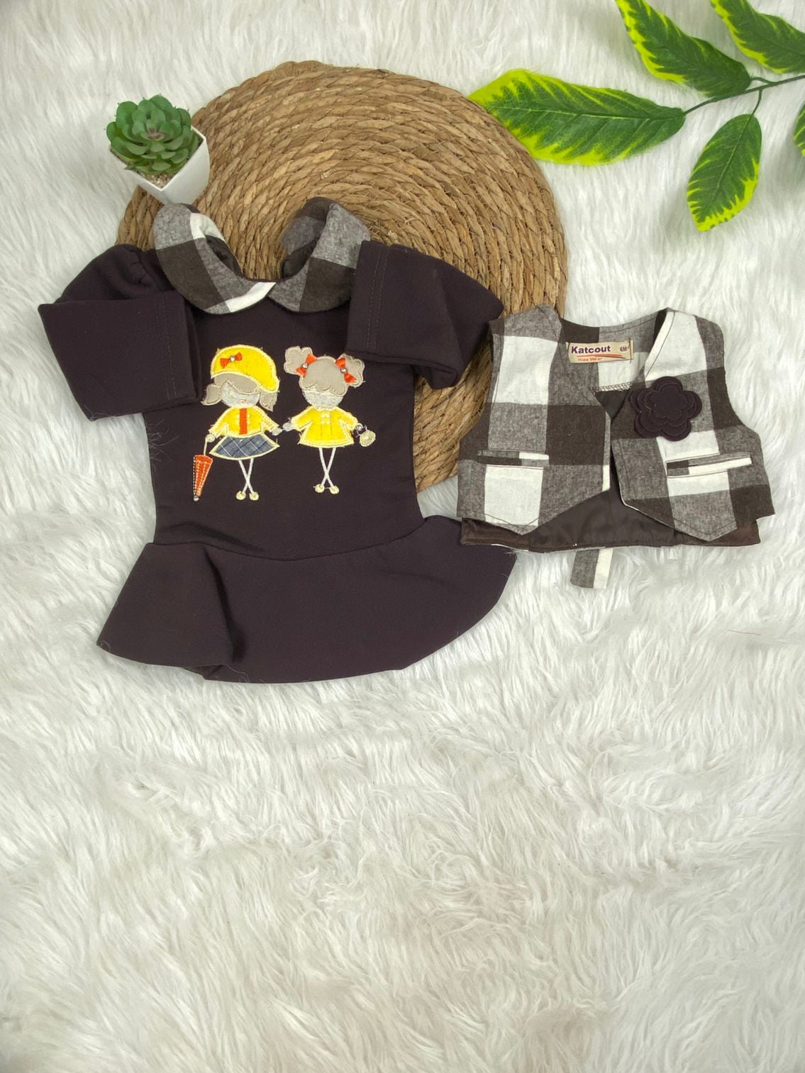 فستان بناتي  قطن وجاكت  خامه مريحه مكون من قطعتين رسمة وردة❤️❤️