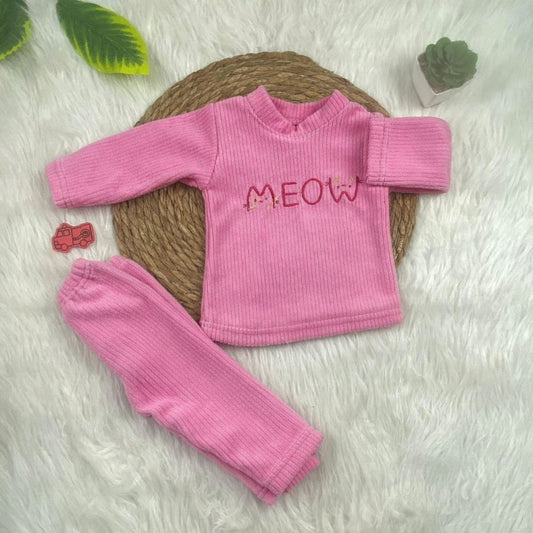 بيجامه قطيفه مسحب بناتي مكونه من قطعتين مبطن من الداخل  meow 🤍🩷