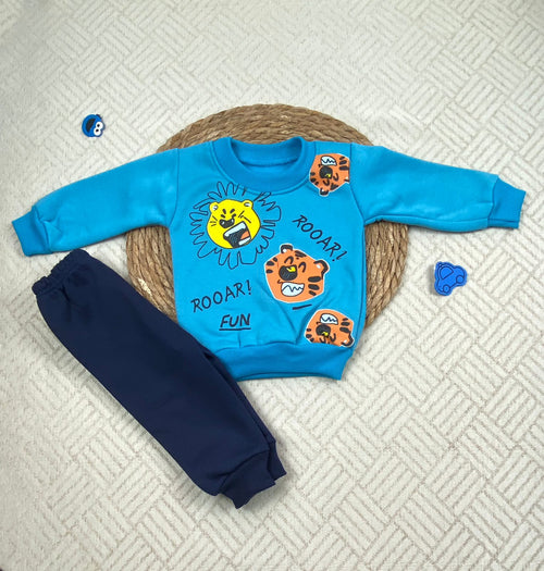 طقم اولادي  شتوي خامه ميلتون مكون من قطعتين مبطن من الداخل رسمة نمر❤️🤍