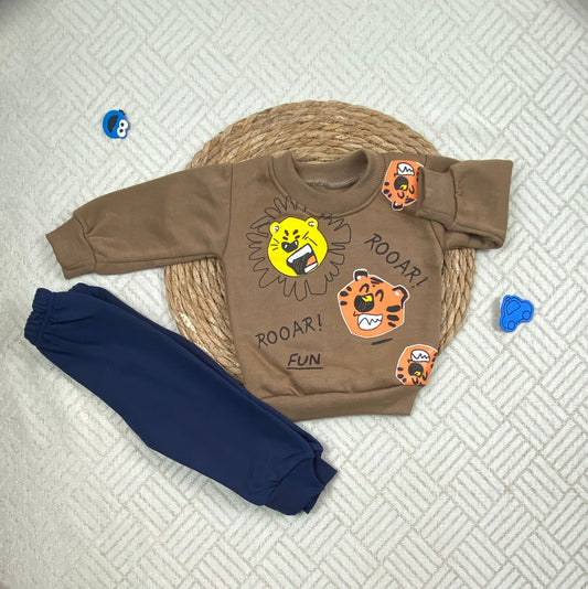 طقم اولادي  شتوي خامه ميلتون مكون من قطعتين مبطن من الداخل رسمة نمر❤️🤍