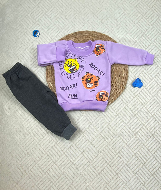 طقم اولادي  شتوي خامه ميلتون مكون من قطعتين مبطن من الداخل رسمة نمر❤️🤍